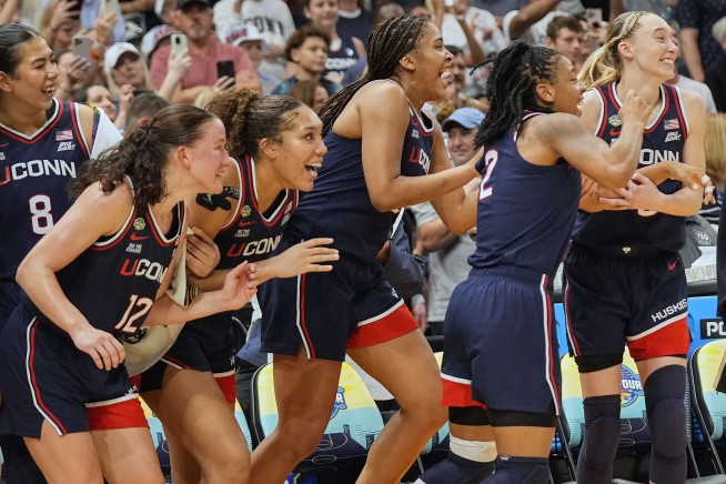 UConn returns to top of women's basketball, dominates South Carolina 82-59 to capture its 12th title