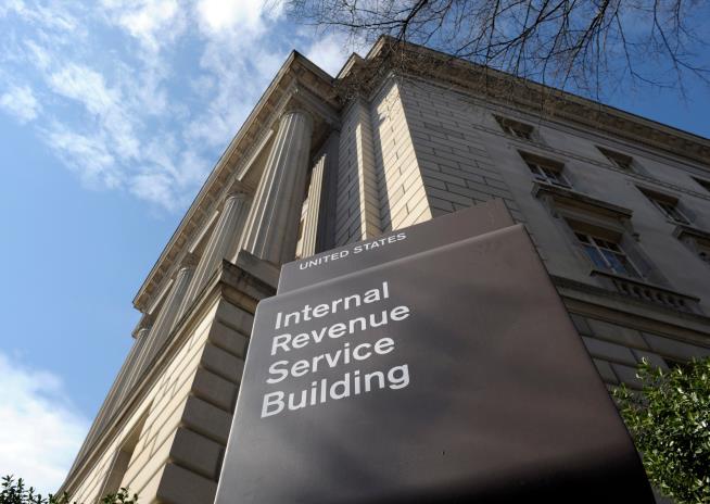 IRS faces stiff challenges in 2026 tax season due to workforce cuts and new laws, a watchdog says