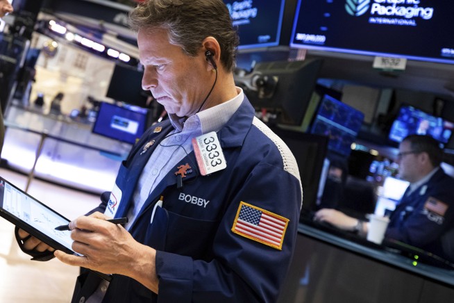 Stocks slide further amid Ukraine crisis; S&P in correction