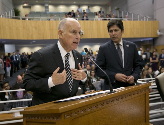 California lawmakers extend landmark climate change law