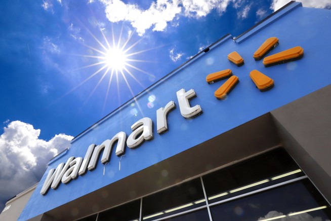Walmart to spread out deals to avoid Black Friday crowds