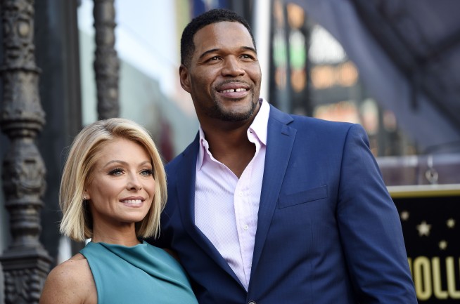 Kelly Ripa, Michael Strahan share in Daytime Emmy award