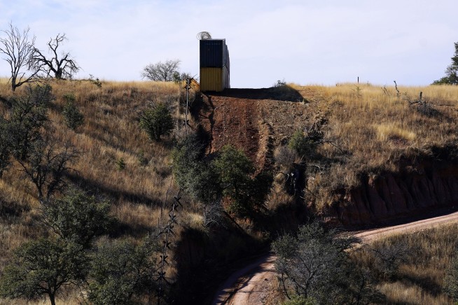 Arizona to remove shipping container wall from Mexico border