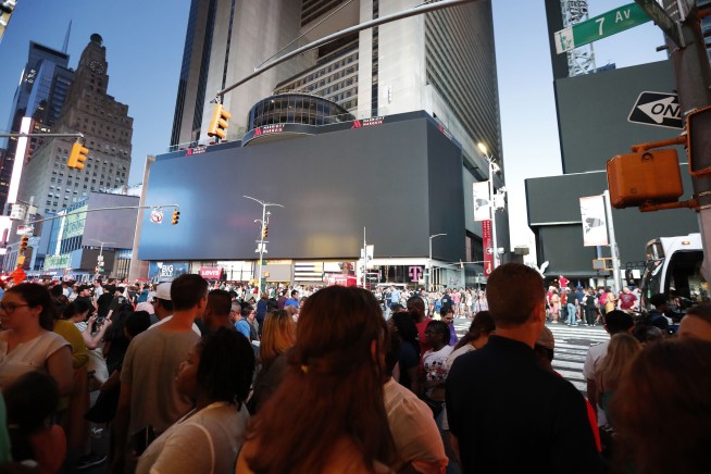 Thousands left in the dark during NYC power outage
