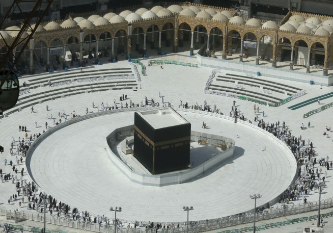 Saudis' arrest of 2 princes called a warning to royal family