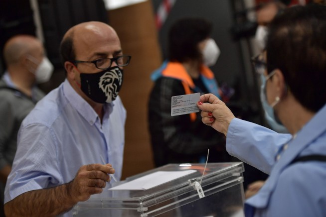 The Latest: Surgeon general urges face coverings