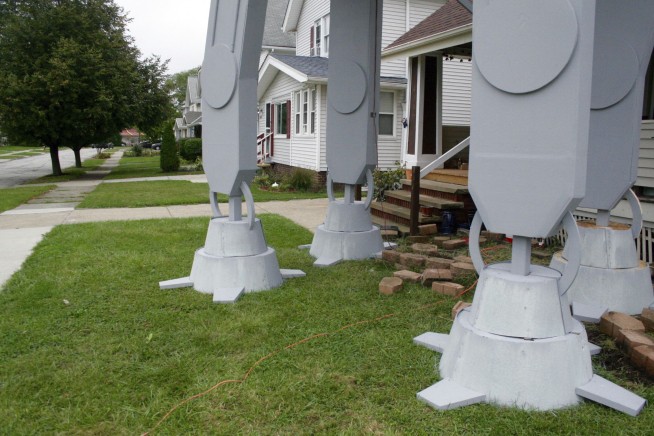 2-story 'Star Wars' replica in yard for Halloween is big hit