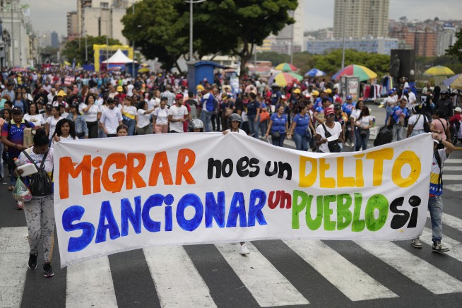 Appeals court won't lift order that barred Trump administration from deportations under wartime law