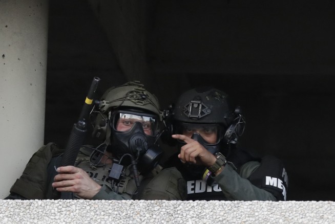 Tear gas and burning cars in US cities as unrest continues