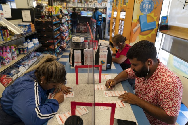 No one wins U.S. Mega Millions, jackpot now over $1B