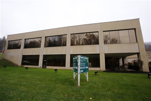 AP Exclusive: Carson profits from ties with convicted felon