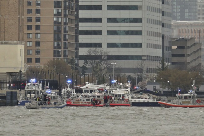 NYC sightseeing helicopter plunges into river, killing 6 including Spanish family and pilot