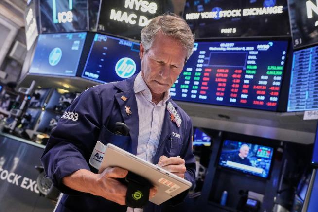 Wall Street gains ground amid steady flow of earnings reports, upbeat economic updates