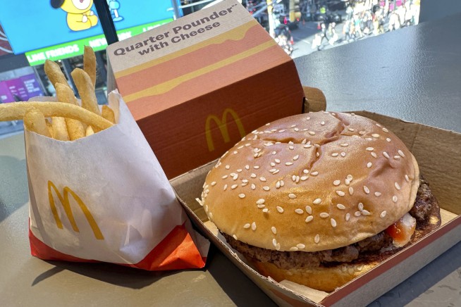 McDonald's E. coli case count rises as federal officials inspect an onion grower