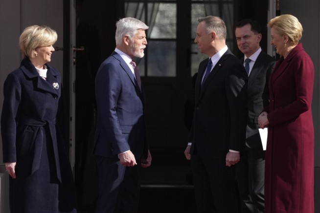 Poland to be 1st NATO member to give Ukraine fighter jets