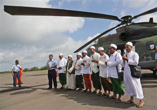Strong currents slow search for AirAsia wreckage
