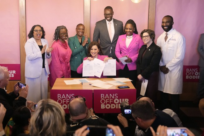 Whitmer strikes 1931 abortion ban from Michigan law