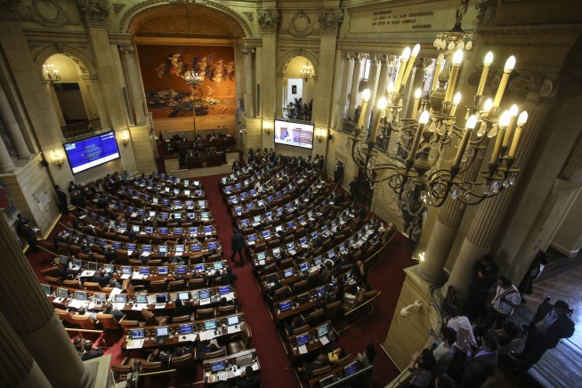 Colombian congress ratifies peace deal; critics boycott vote