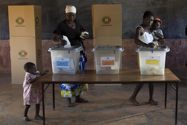The Latest: Counting underway in Zimbabwe's historic vote