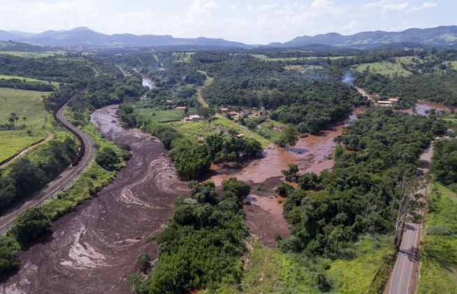 9 dead, search for 300 missing after Brazil dam collapse