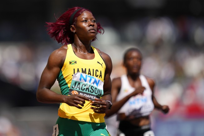 Lyles makes good, takes world title in 100 meters