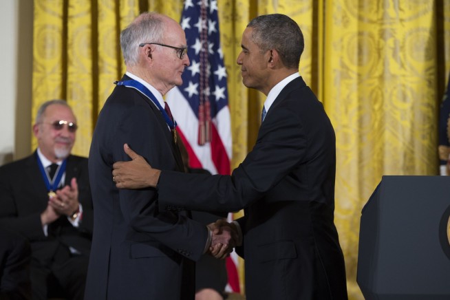 Ruckelshaus, who defied Nixon in Watergate firing, dies