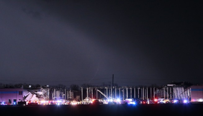4 dead in US tornadoes, storms; roof collapse at Amazon