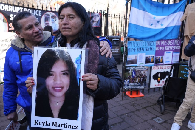 Former president of Honduras convicted in US of aiding drug traffickers