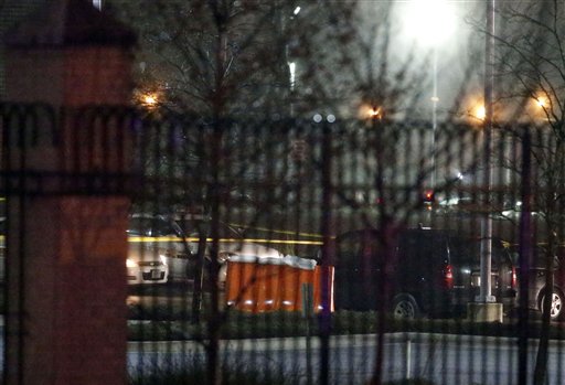 Man nabs woman, shoots guard, leads police on chase