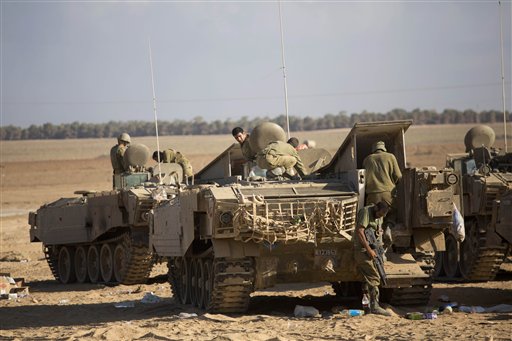 Israel hits 30 Gaza homes, kills senior militant