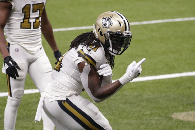 Kamara's 6 TDs tie NFL record; Saints beat Vikings 52-33