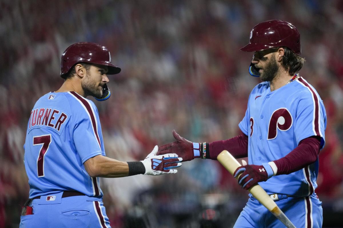 Phils ride Nick Castellanos' 2 HRs past Braves, into NLCS