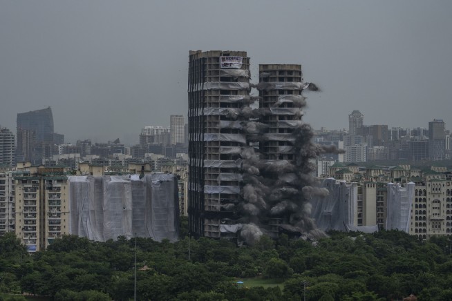 2 high-rise towers in India demolished for violating laws