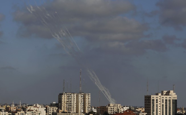 Israel strikes Gaza tunnels as truce efforts remain elusive