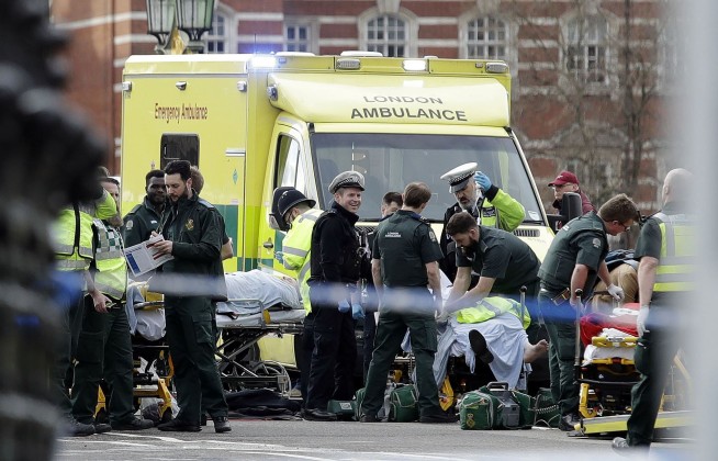 5 dead in vehicle, knife attack at British Parliament