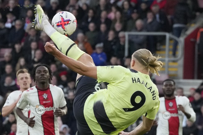 Haaland scissor-kick lights up Man City's big win in EPL