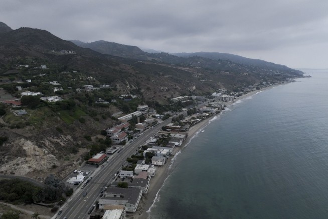 An earthquake shakes the Los Angeles area as wildfires rage nearby