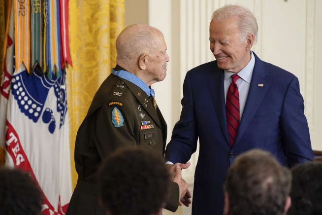 Black Vietnam vet finally awarded Medal of Honor for bravery