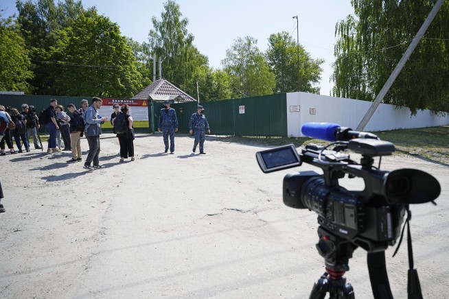 Russian opposition leader Navalny urges anti-Kremlin campaign as his new trial begins