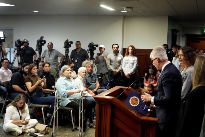 Prosecutors seek resentencing for Erik and Lyle Menendez in 1989 killings of their parents