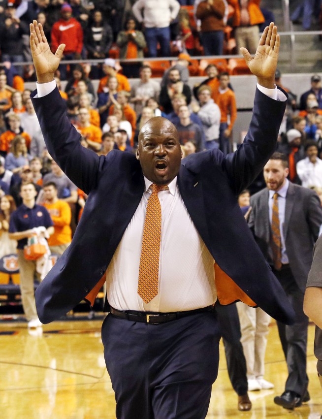 The Latest: Adidas executive charged in NCAA bribe scheme