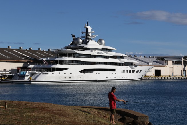 Russian superyacht Amadea arrives in Honolulu from Fiji