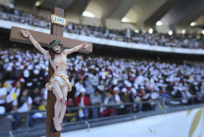 Pope Francis celebrates historic Mass in Arabian Peninsula