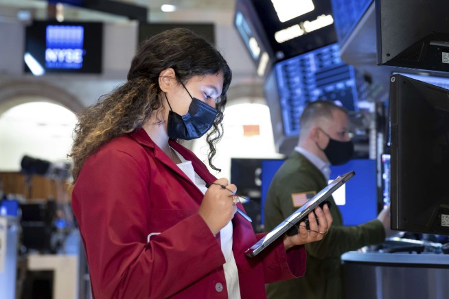 Stocks end mixed on Wall Street after early gain evaporates