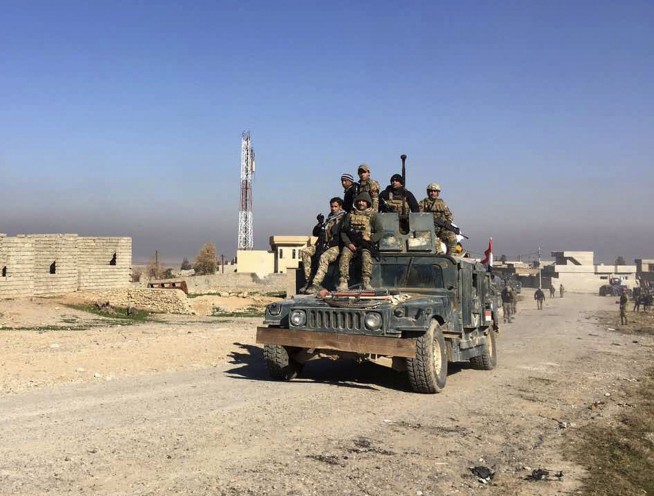 Iraqi forces on Mosul hilltop gird for fierce fight ahead