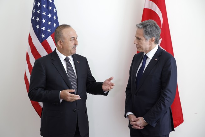 In meeting with US, Turkey gives mixed signals on wider NATO