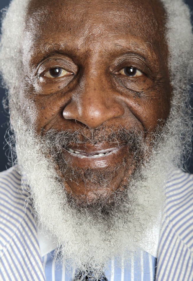 Comedian, civil rights activist Dick Gregory dies