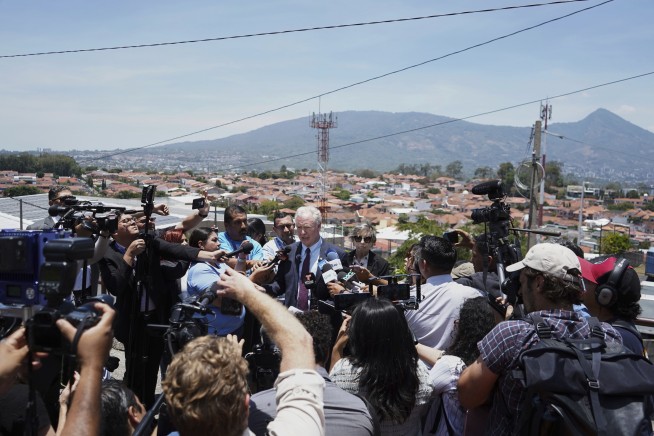 Maryland Sen. Van Hollen meets with Abrego Garcia in El Salvador amid court fight over US return