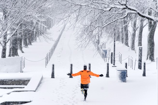AP PHOTOS: Storm wraps nation's capital in snowy blanket