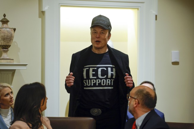 The Latest: Trump meets with UK’s prime minister about drifting US support for Ukraine